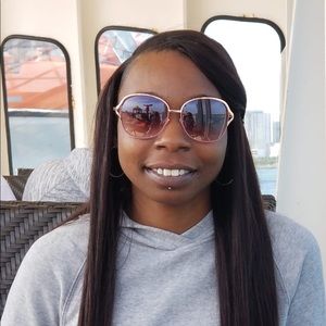 Meet your Posher, Christine